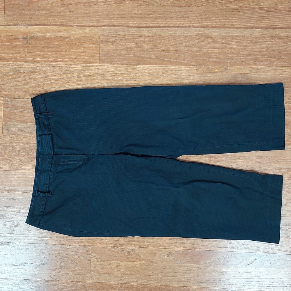 Unlisted by Kenneth Cole Womens 8 Black Capris